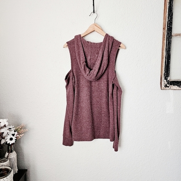 Chaser Cold Shoulder Long Sleeve Hooded Pull Over Sweater Wine Size Small - Picture 5 of 10